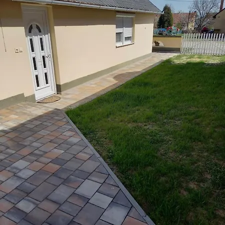 Dulo Apartmanhaz Виллань