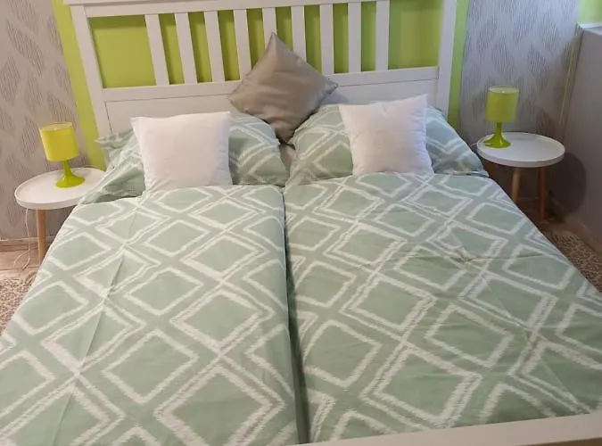 Dulo Apartmanhaz * Виллань